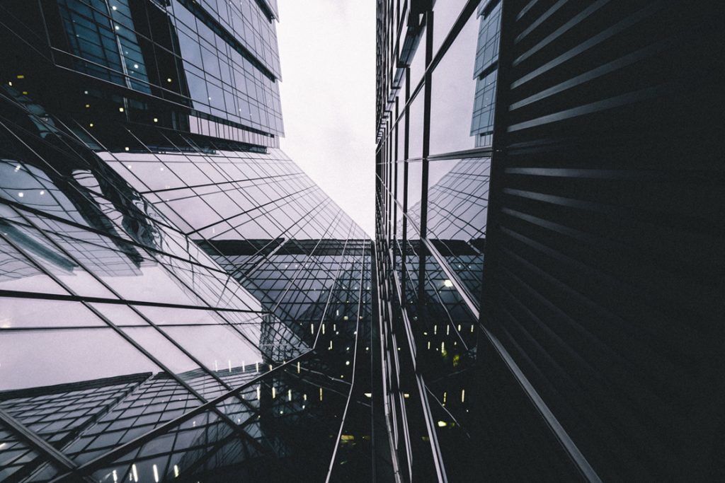 A new LinkedIn study has shown that London tops the list of most-common workplace destinations for American expats.